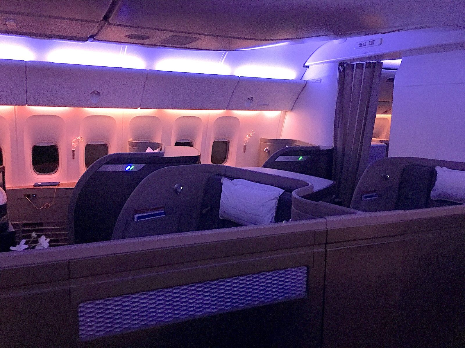 キャセイパシフィック航空 777-300ER ファーストクラス（1）