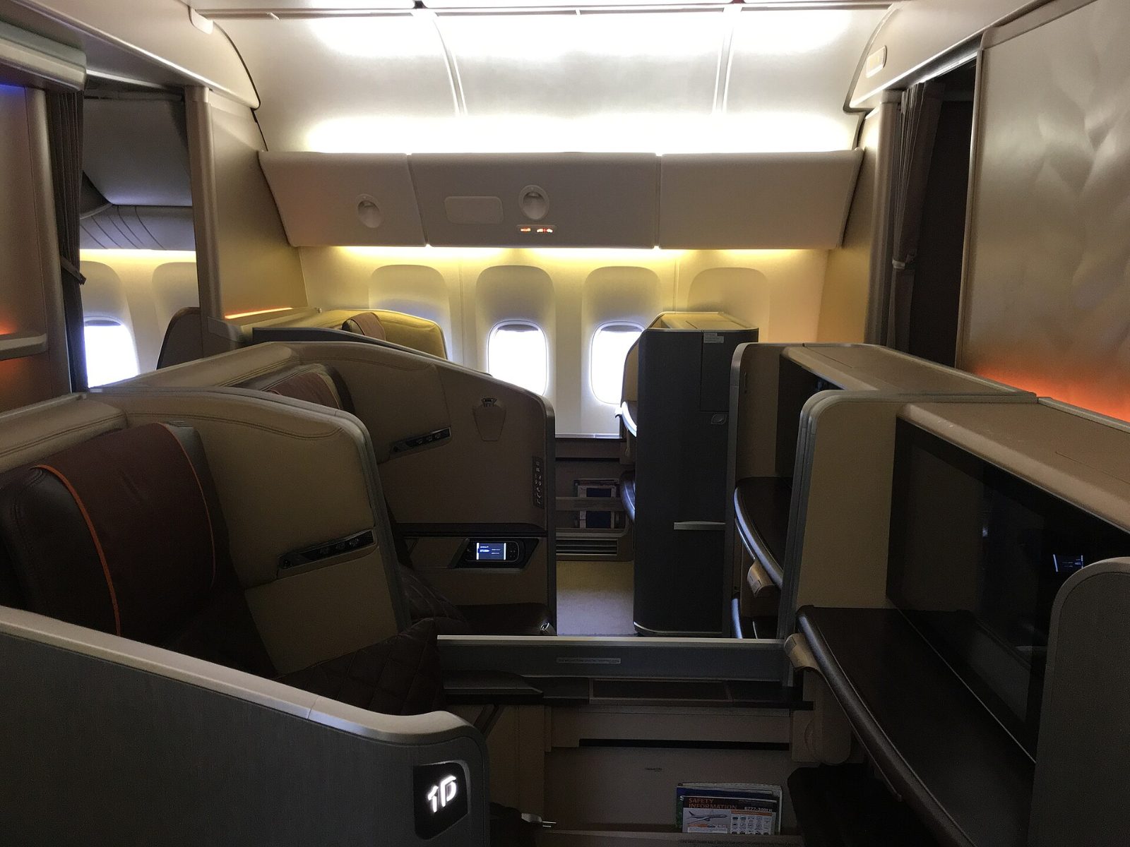 シンガポール航空 777-300ER ファーストクラス（1）