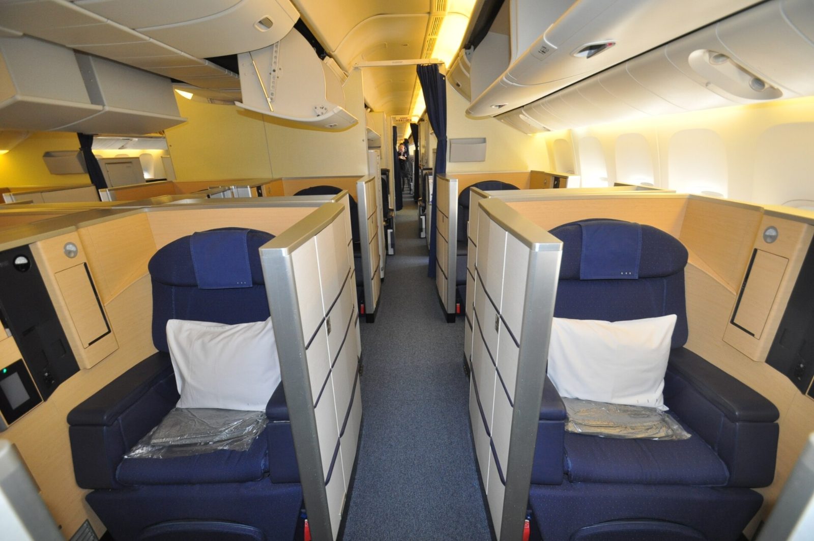 ANA 777-300ER ファーストクラス FIRST SQUARE