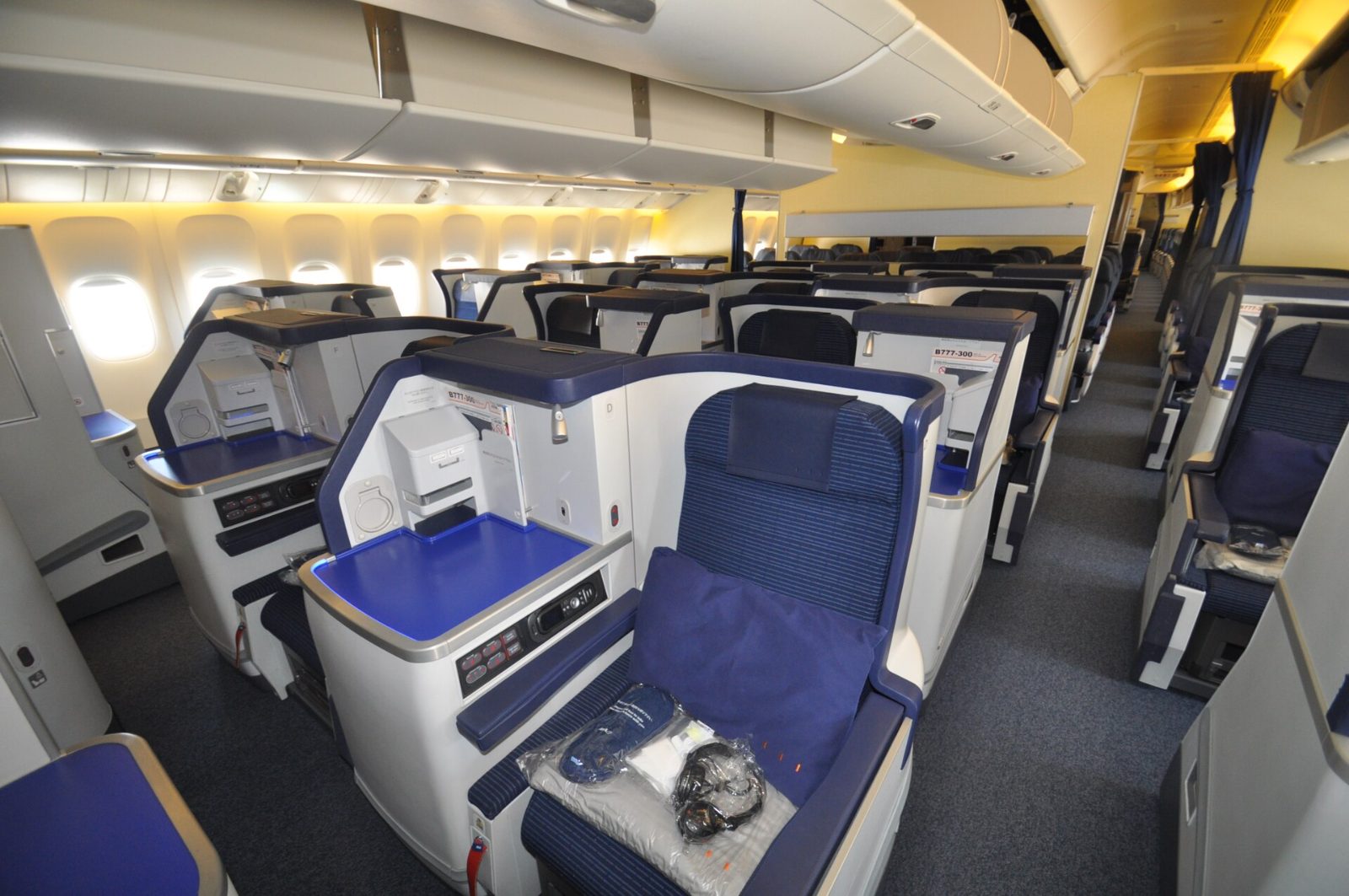 ANA 777-300ER ビジネスクラス スタッガード