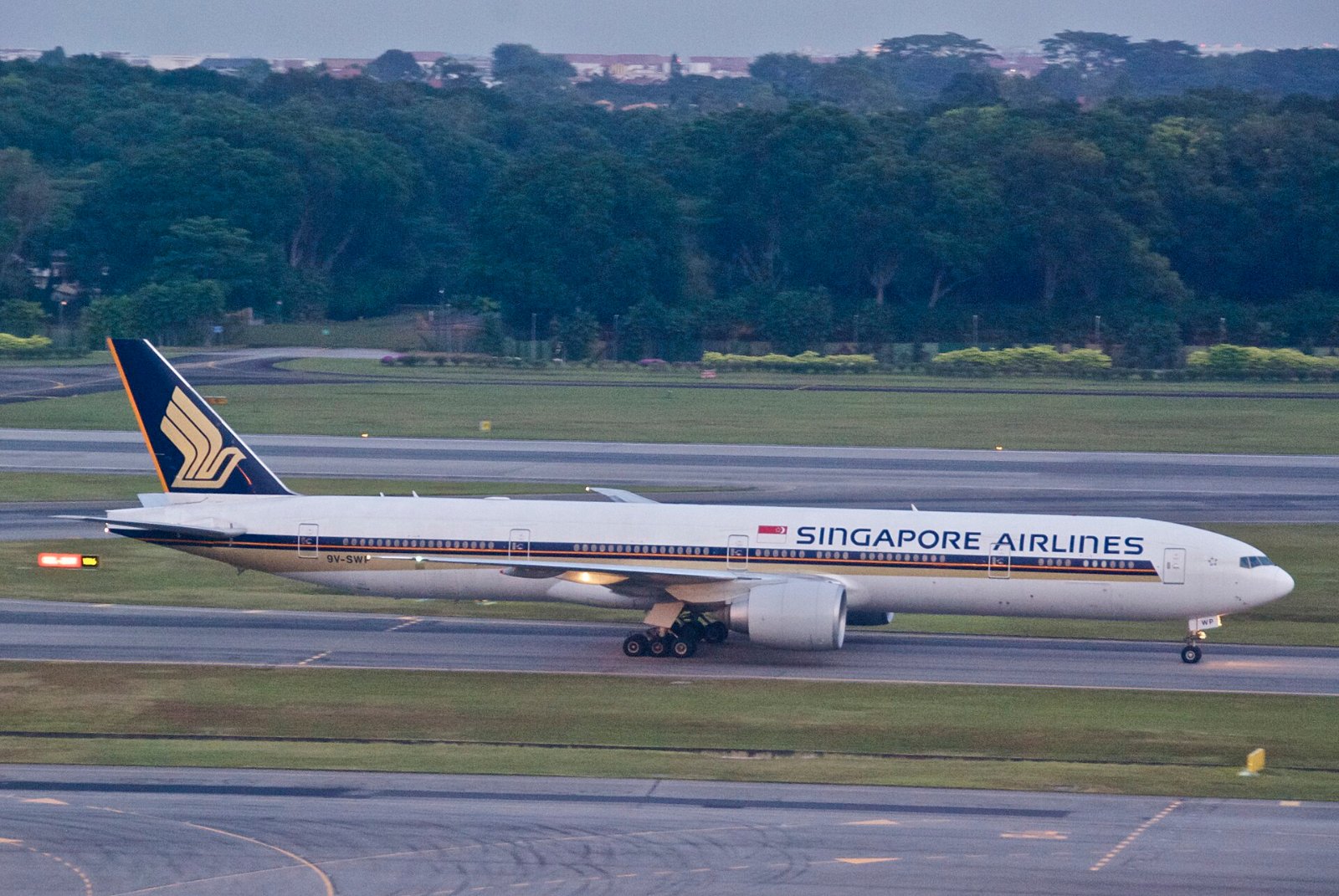 この機種（シンガポール航空の777-300ER）の外観